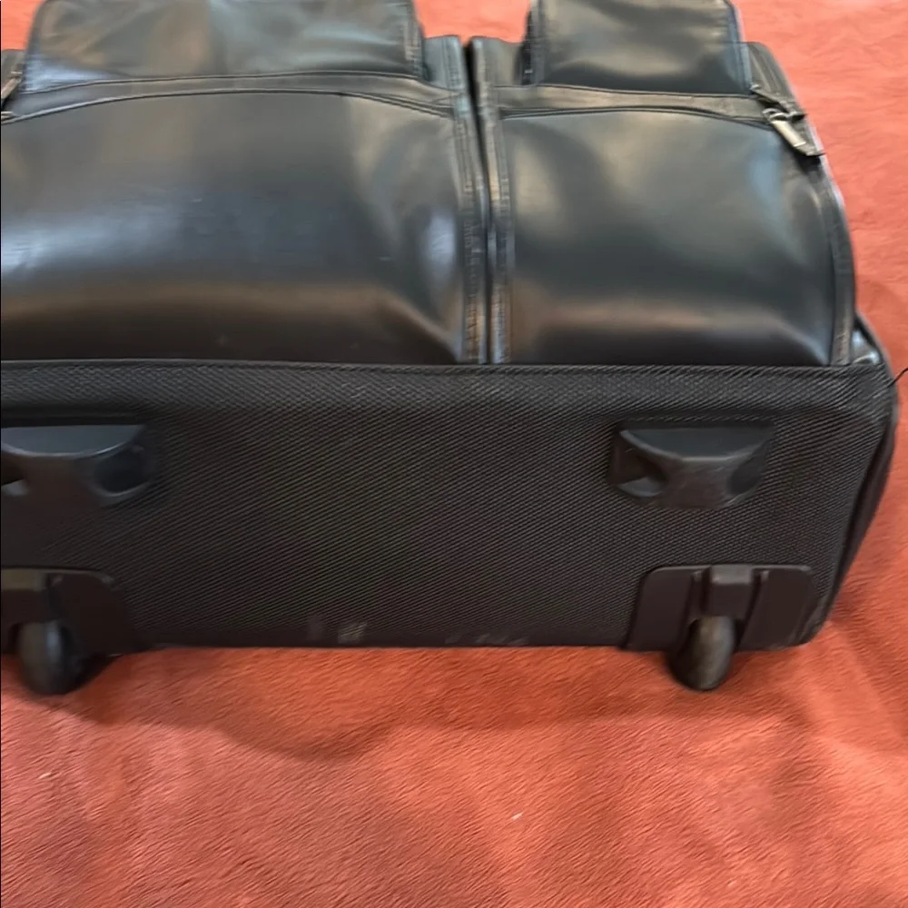 Solo Wheeled Black Laptop Bag for Business Travel - Picture 4 of 4